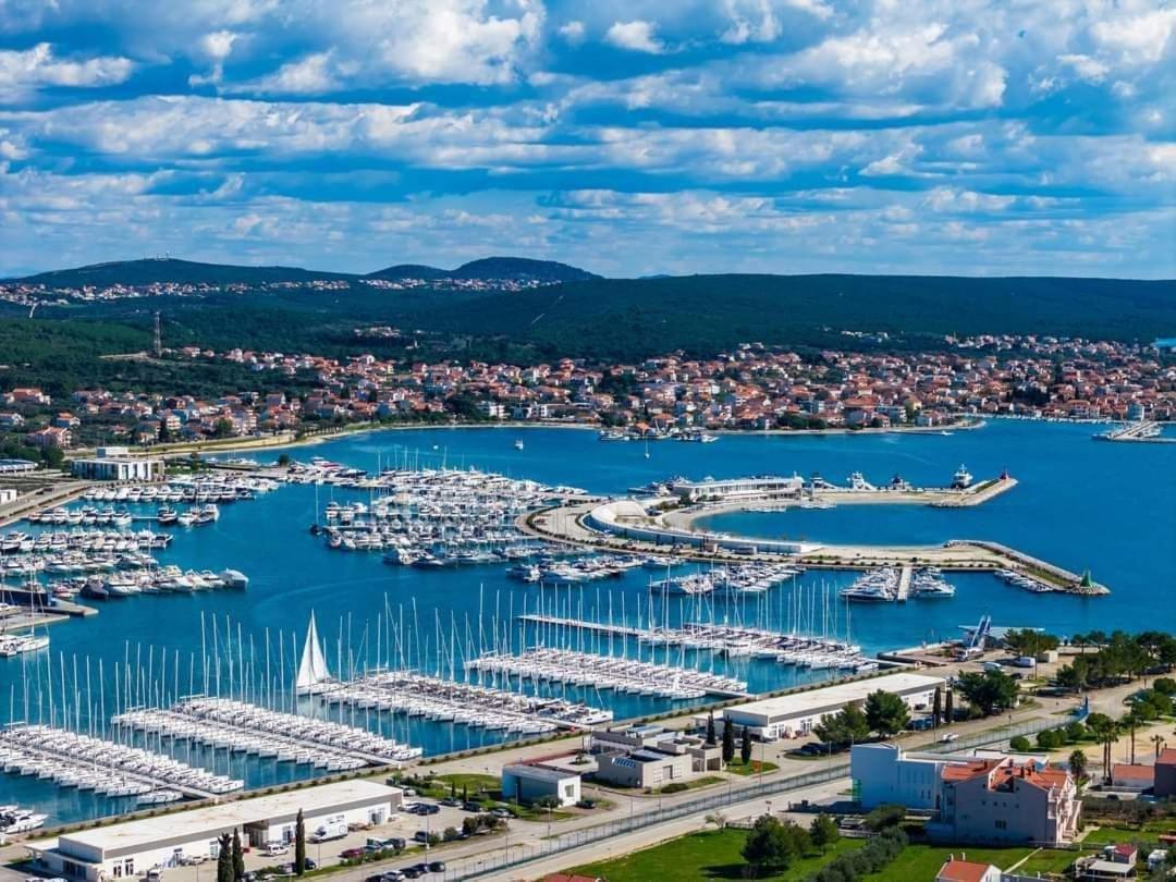 Apartmani Svitlana Sukošan Esterno foto